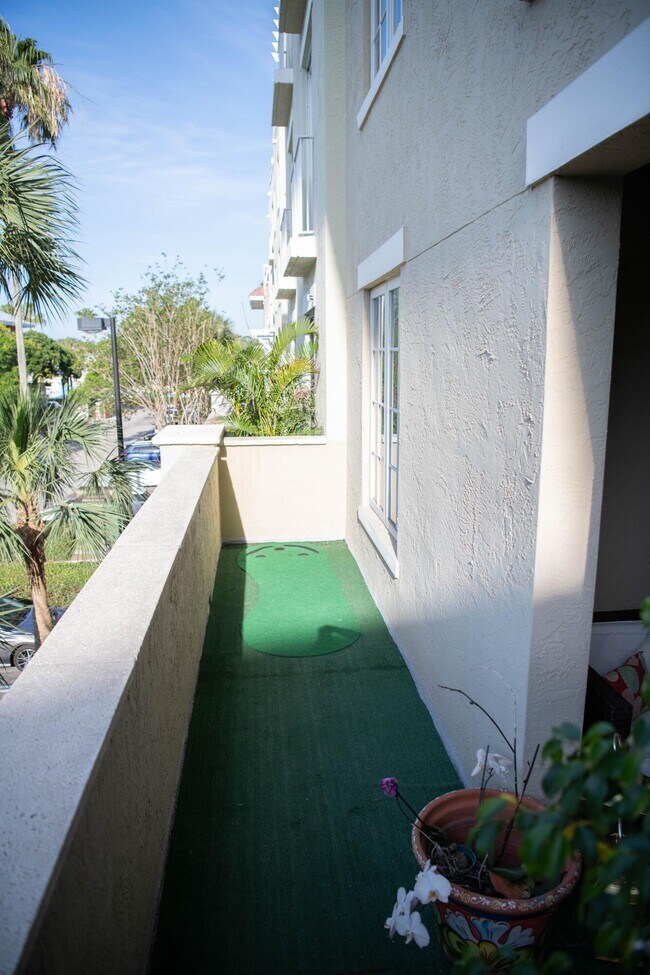 Building Photo - 1203 Town Center Dr