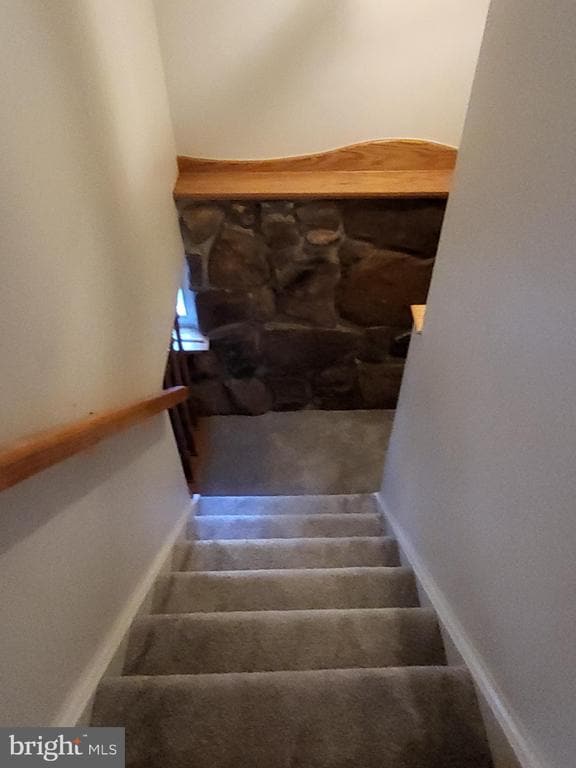Building Photo - 805 Cattail Ln NE