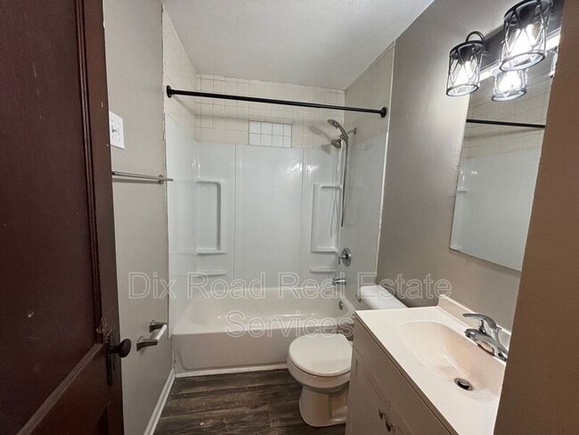 Building Photo - 1445 Southlyn Dr