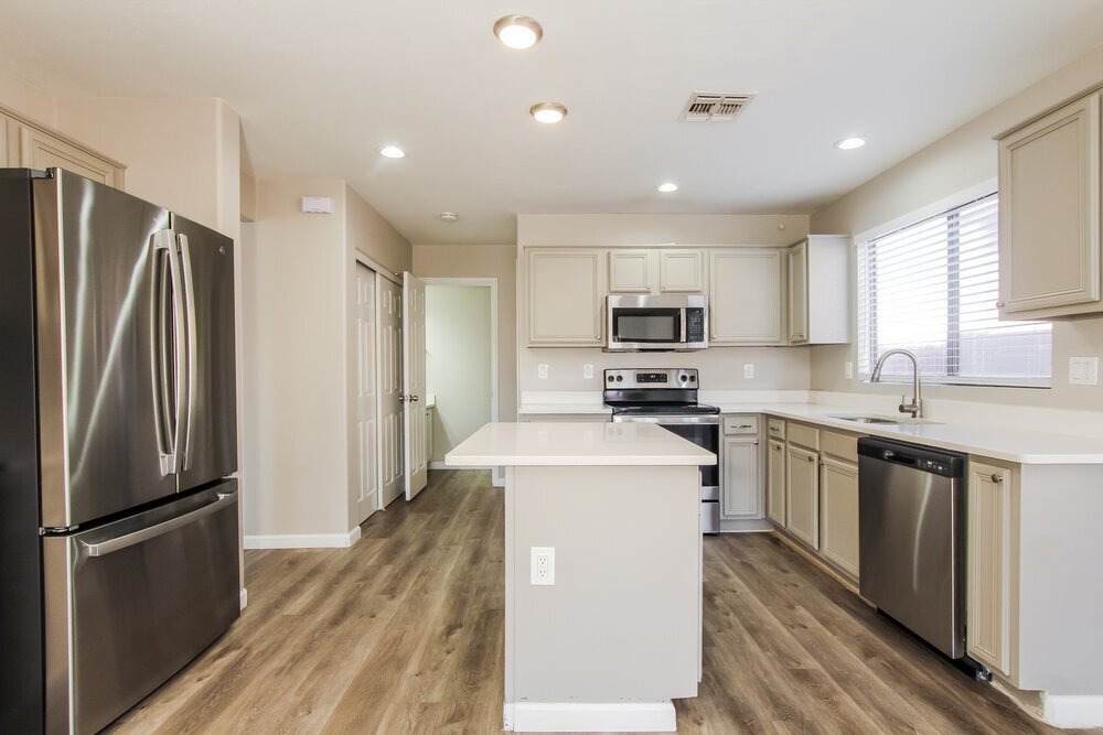 Building Photo - 8635 W Kathleen Rd