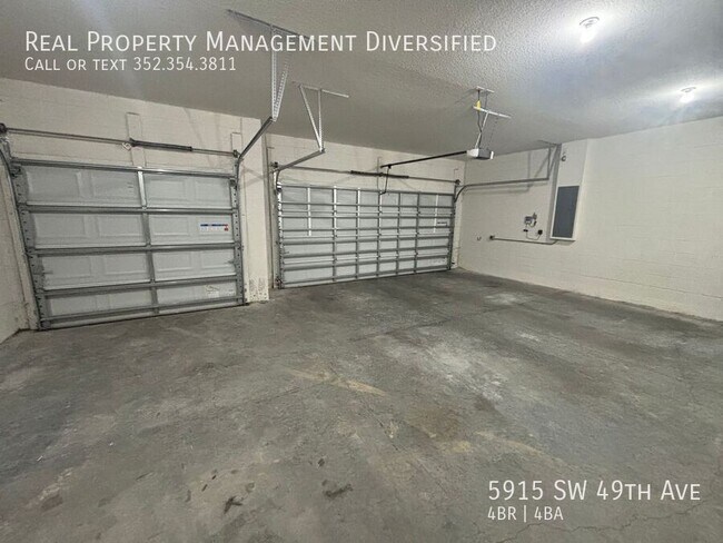 Building Photo - 5915 SW 49th Ave