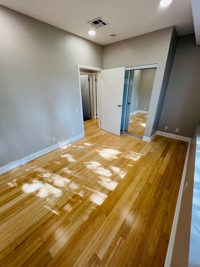 Building Photo - 182 Gay St