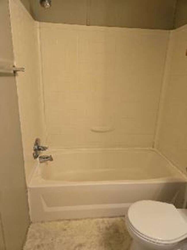 Building Photo - STUDENTS WELCOME! $300 Rent Credit if Lease Starts before 7/1/26!