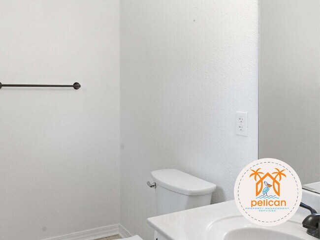 Building Photo - "Charming 3-Bedroom Retreat on Deedra Avenue - Spacious Living at 1325 Sq Ft in Pensacola!"