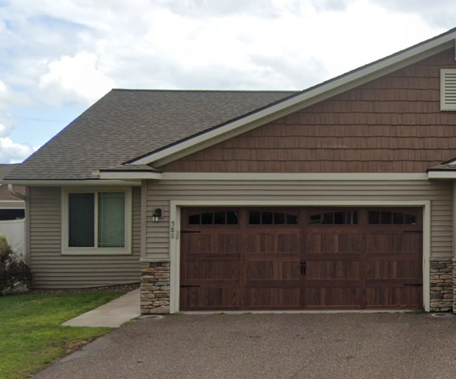 Primary Photo - 588 Blue Karner Dr