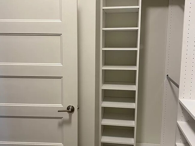 Building Photo - 575 S Goddard Blvd