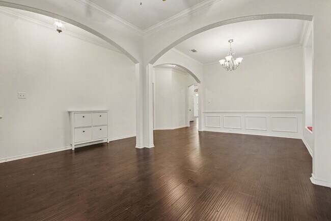 Building Photo - 1707 Briarhollow Dr