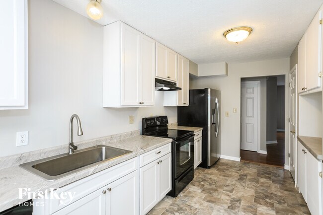 Building Photo - 6753 Long Run Dr