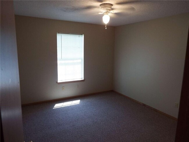 Building Photo - 1510 N Bernice Dr