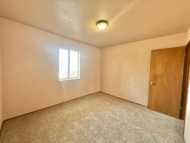 Building Photo - 3550 N Verdugo Rd