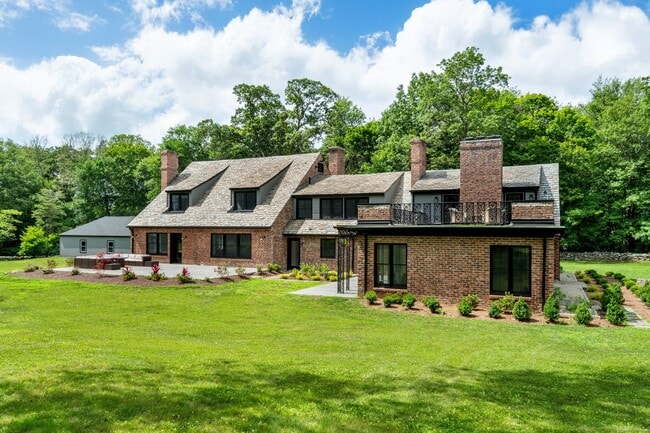 Building Photo - 372 Tucker Hill Rd