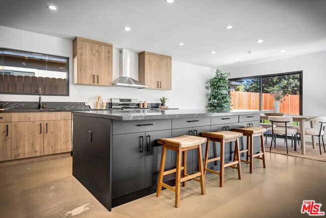 Building Photo - 6236 Sale Ave