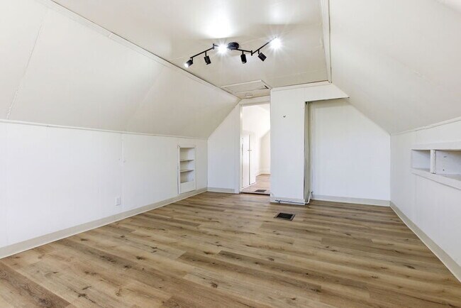 Building Photo - 2935 E 121st St