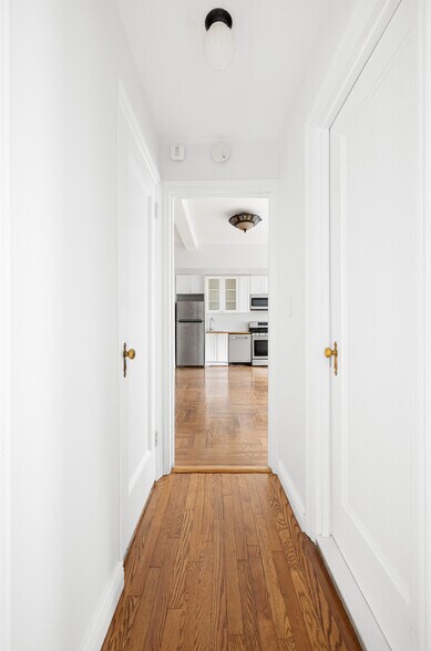 Building Photo - 433 W 34th St