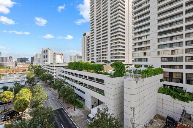 Building Photo - 600 S Dixie Hwy