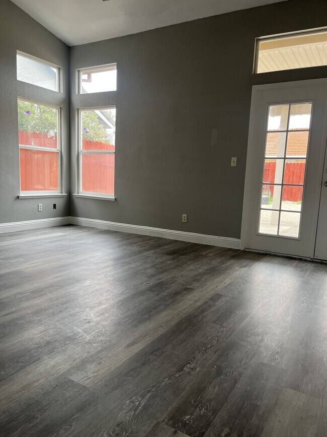 Building Photo - 2021 Nand Dr