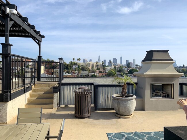 Rooftop Lounge- 360 View - Roberts K Town Lafayette