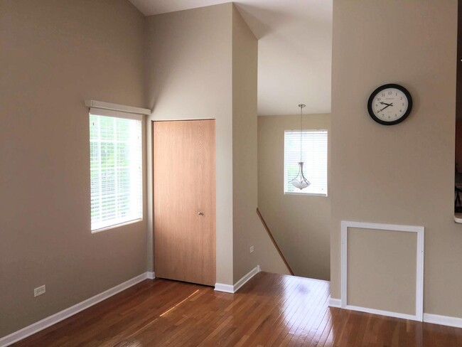 Building Photo - 525 Silverstone Dr