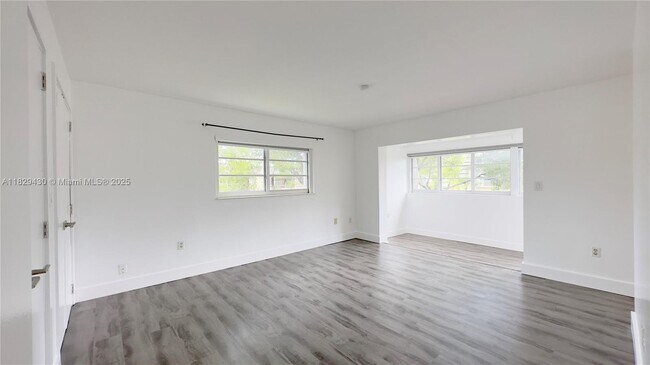 Building Photo - 8483 SW 137th Ave