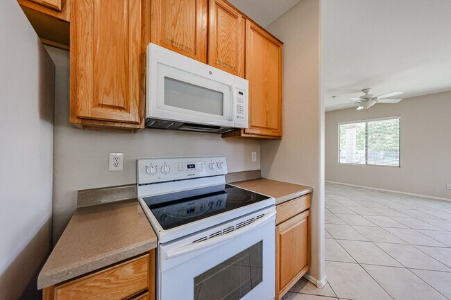 Building Photo - *GATED ENTRY*PRIME LOCATION*