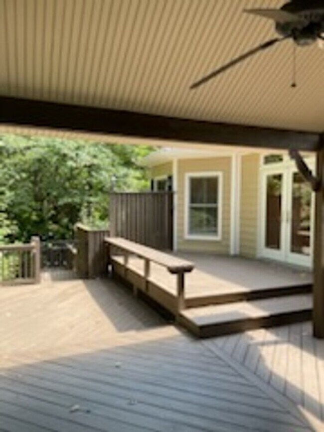 Building Photo - 255 Stonewood Dr