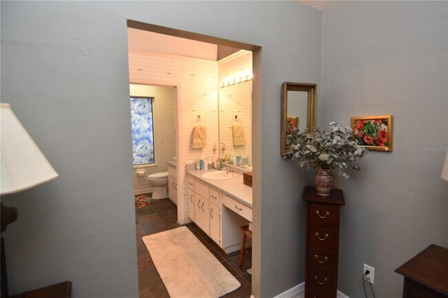 Building Photo - 4941 SW 10th Ln