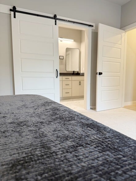 Master Bedroom - 100 Textile Ct