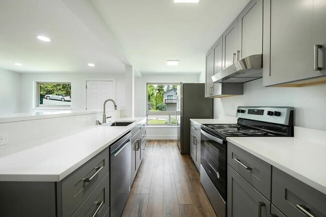 Building Photo - 3bd/2ba Seattle Home