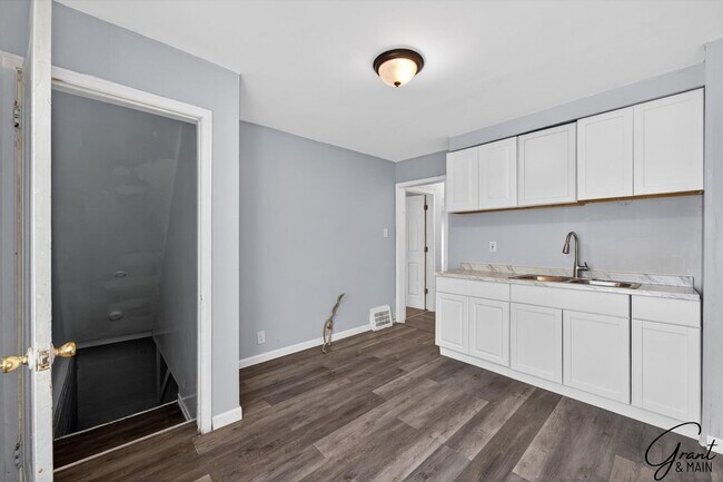 Building Photo - 16212 Maddelein St