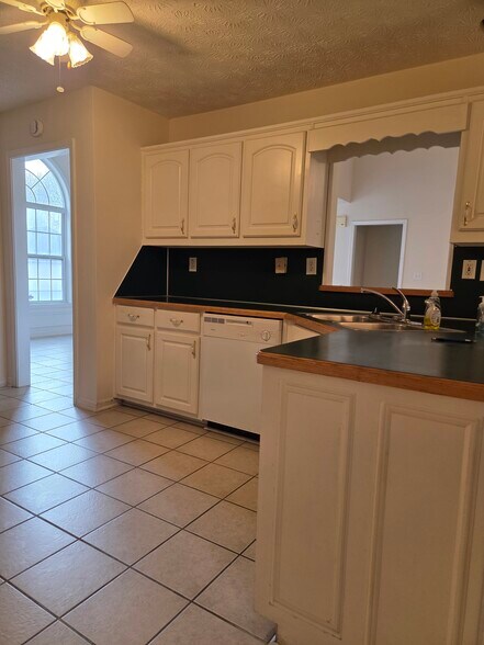 Building Photo - 1460 Scenic Brook Trl SW