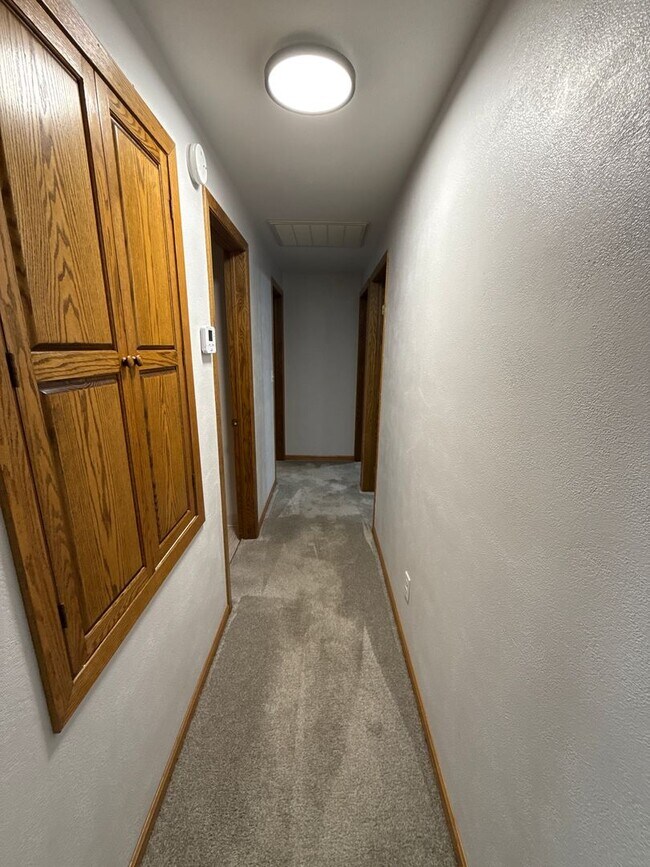 Building Photo - 1021 5th Ave SW