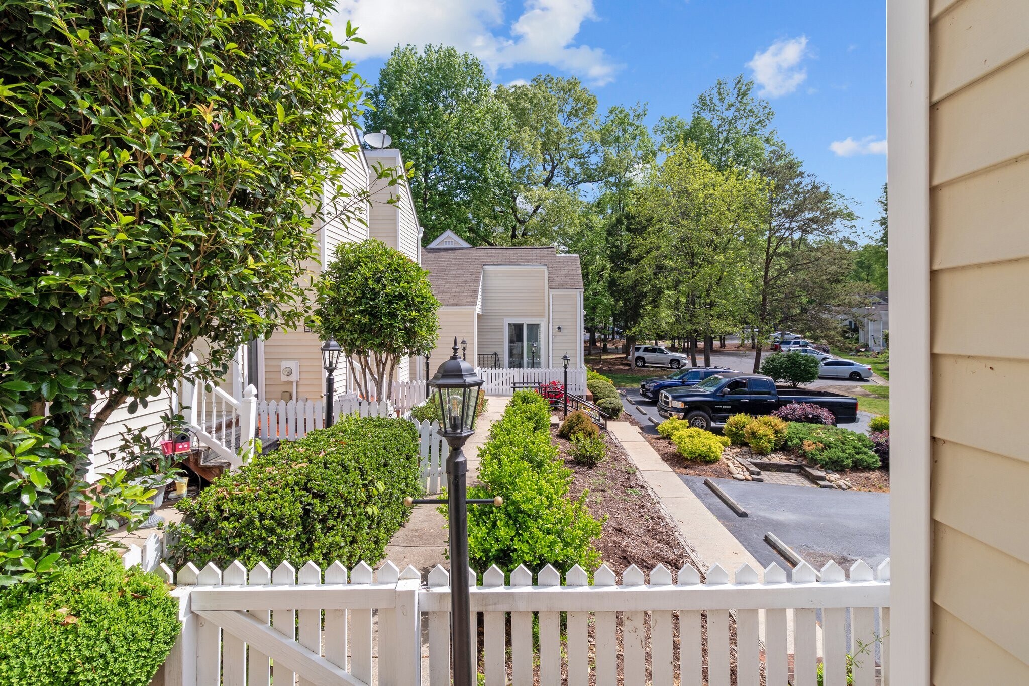 Building Photo - 325 Eastwood Dr