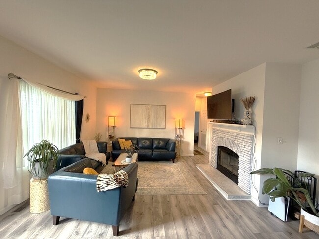 Building Photo - 50 Indian Paintbrush Ln