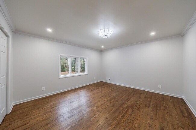 Building Photo - 459 Atlanta Country Club Dr