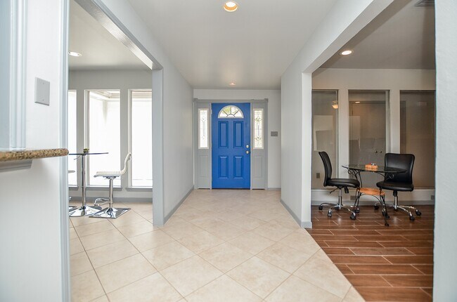Building Photo - 1702 Cherry Bend Dr