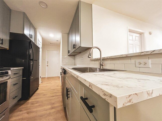 Building Photo - 1815 Gracy Farms Ln