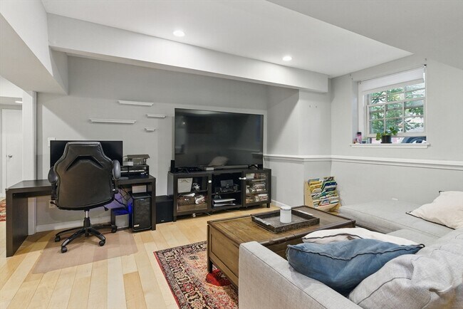 Building Photo - 240 Brattle St