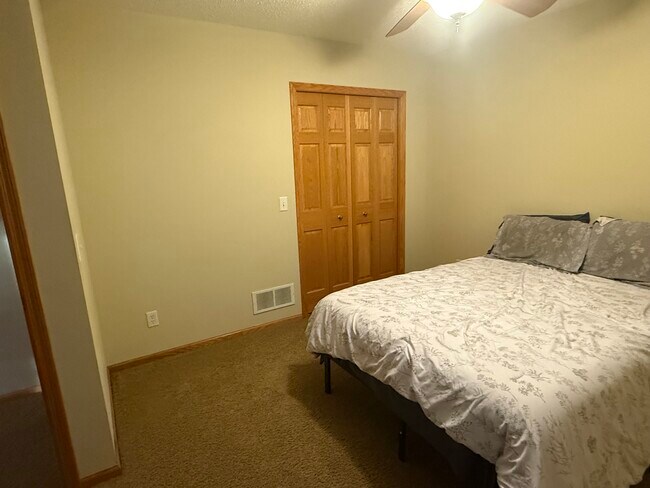 Building Photo - 475 Moers Cir