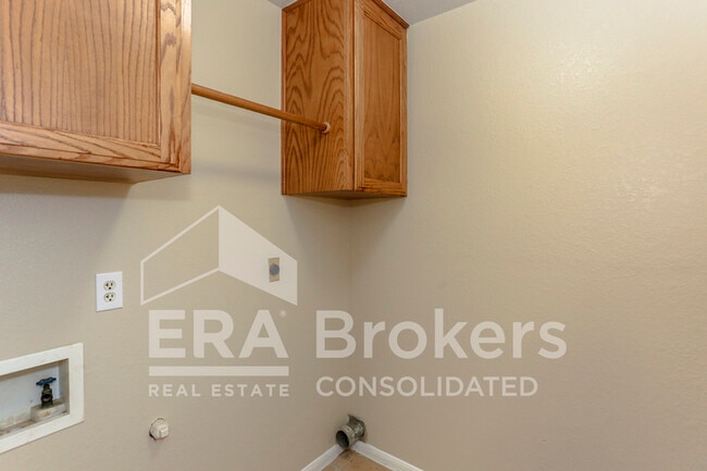 Building Photo - 1907 Windward Dr