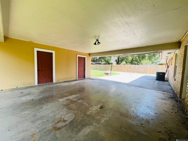 Building Photo - 4036 Ridgemont Dr