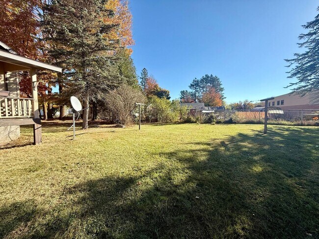 Building Photo - 3 Bed 1.5 Bath Single Family Home in Elcho