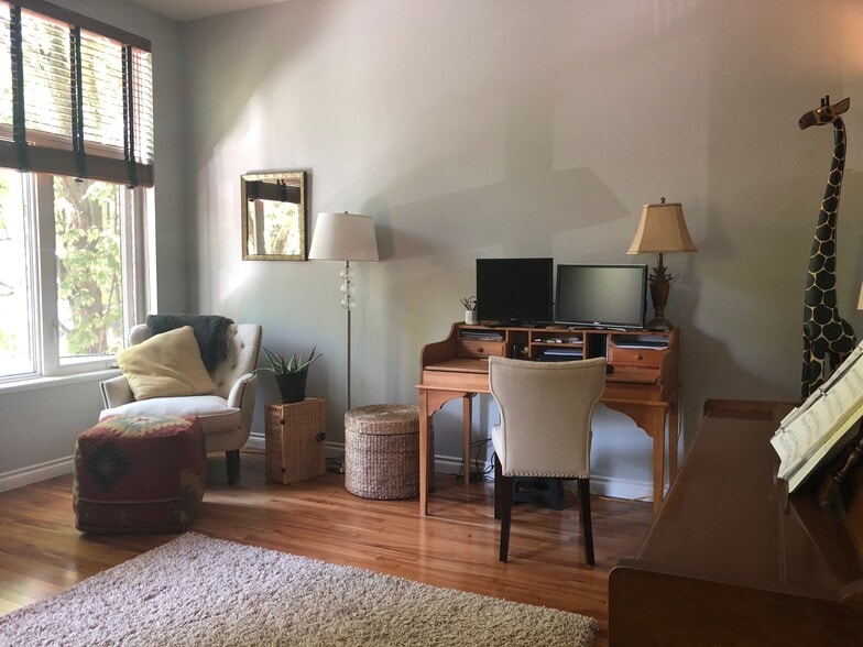 Building Photo - 618 NW 12th Ave