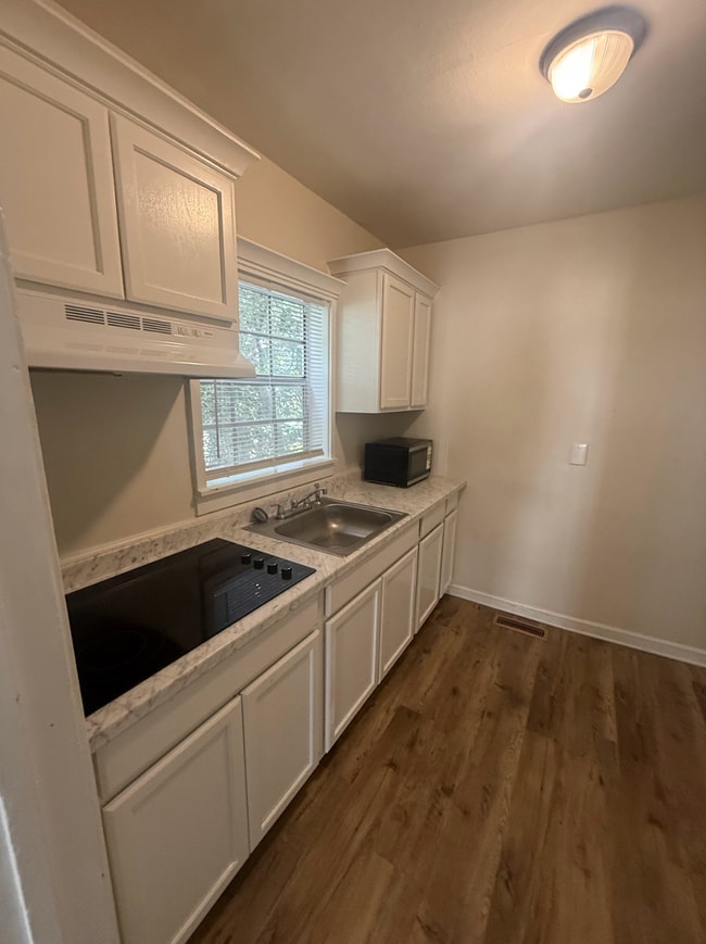 Building Photo - Renovated home in the heart of Oxford!