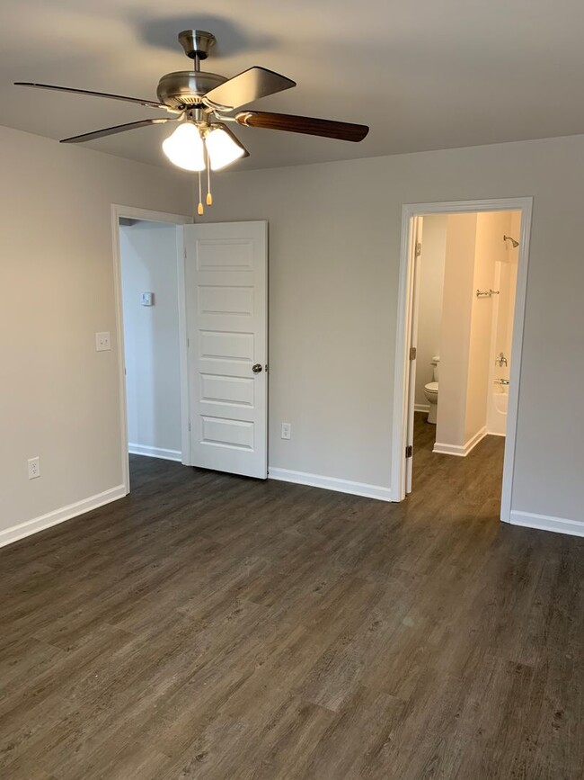 Building Photo - *Valentine's Day Special!* Three Bedroom |...