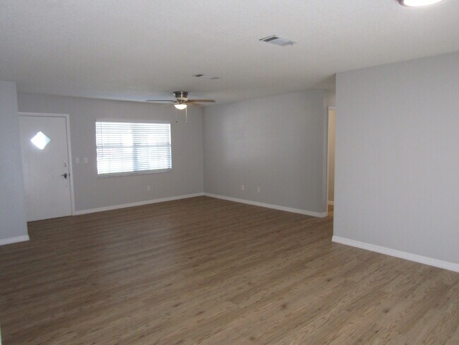 Building Photo - 1920 Travelers Palm Dr