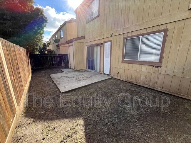 Building Photo - 3928 W Meadow Ave