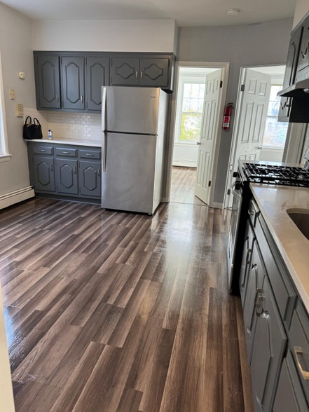 Building Photo - 7 Story Ct