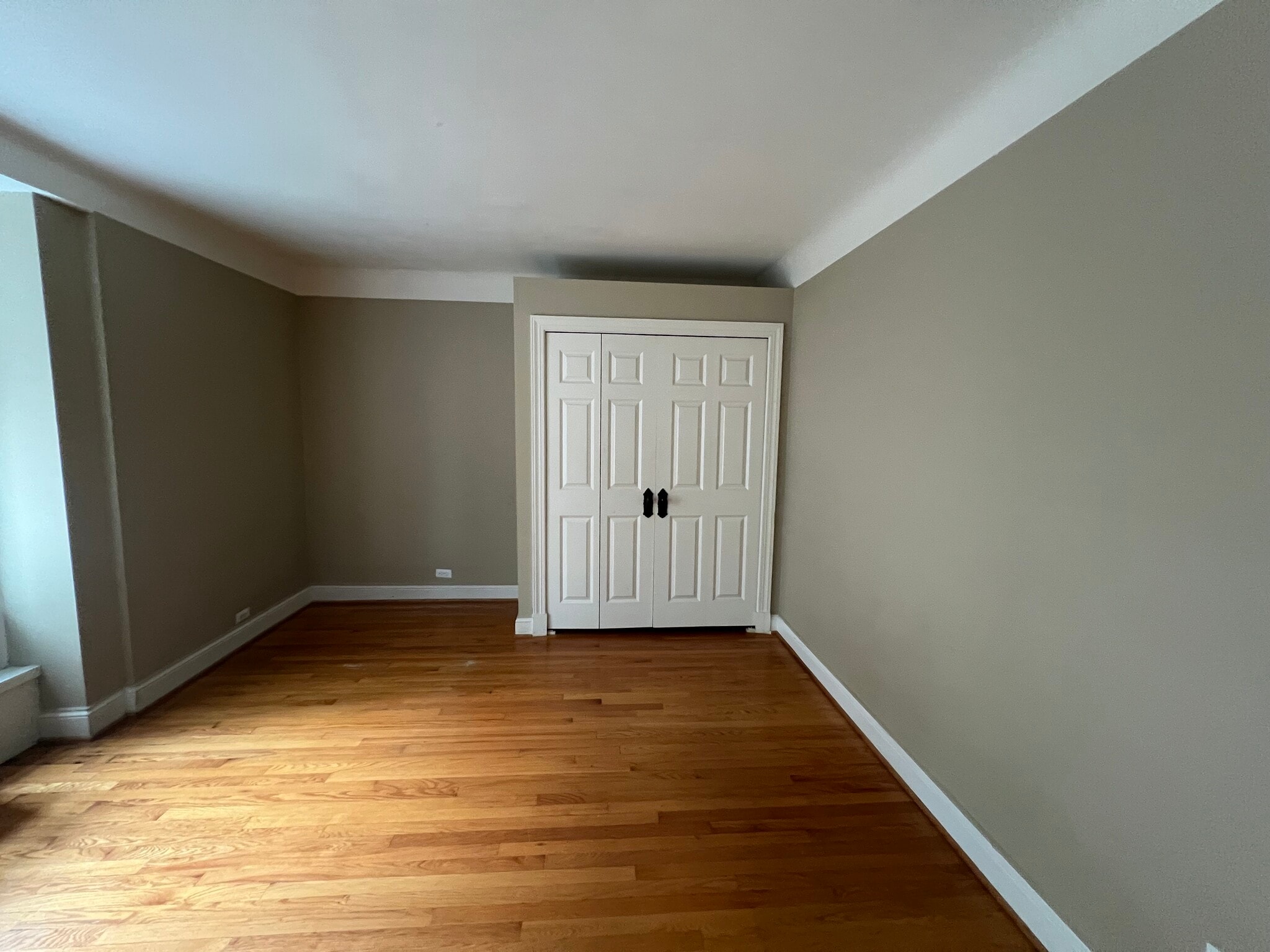 Building Photo - 15 E Kirby St