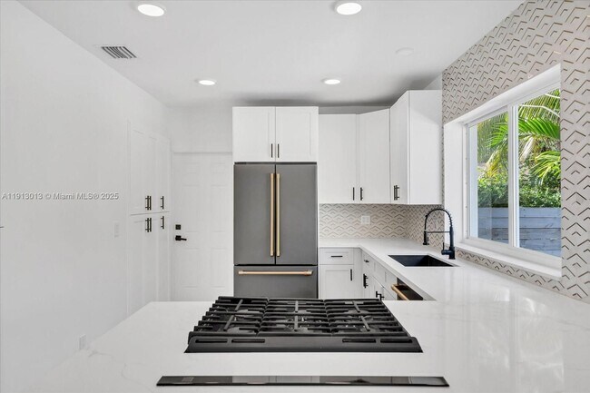 Building Photo - 863 NE 90th St