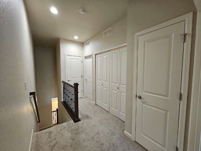 Building Photo - 9071 E Phillips Dr